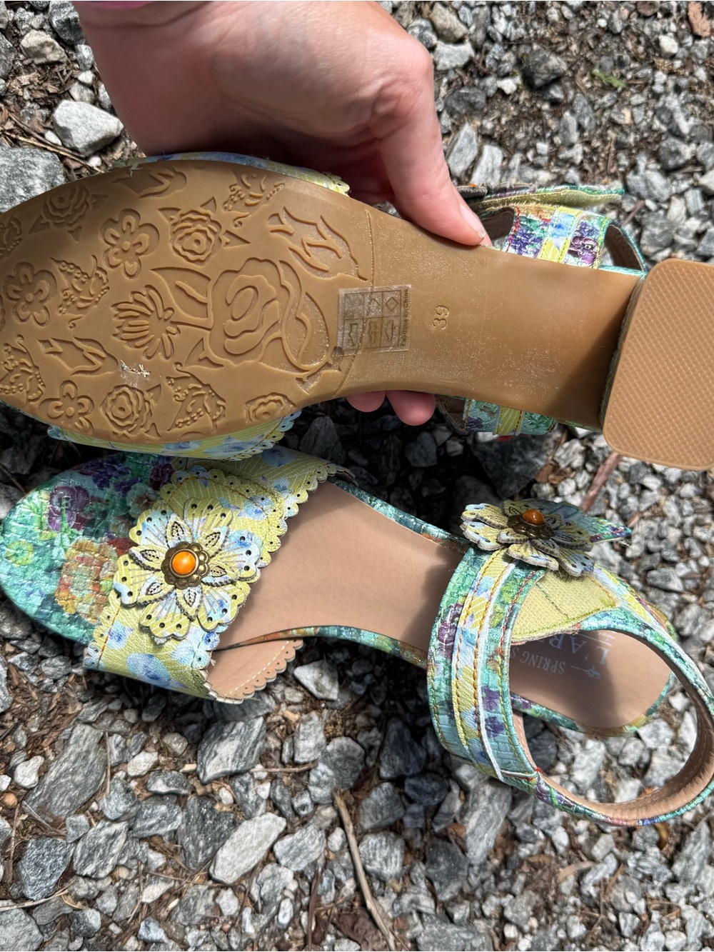 L'Artiste by Spring Step "Vogeush" floral heeled sandals - Picture 3 of 5